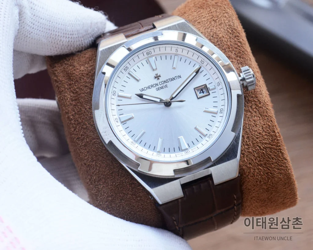 바쉐론콘스탄틴 오버시즈 오토매틱 41mm 녹색 브라운 가죽 스트랩