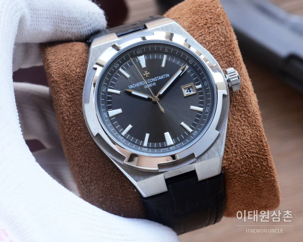 바쉐론콘스탄틴 오버시즈 오토매틱 41mm 녹색 브라운 가죽 스트랩