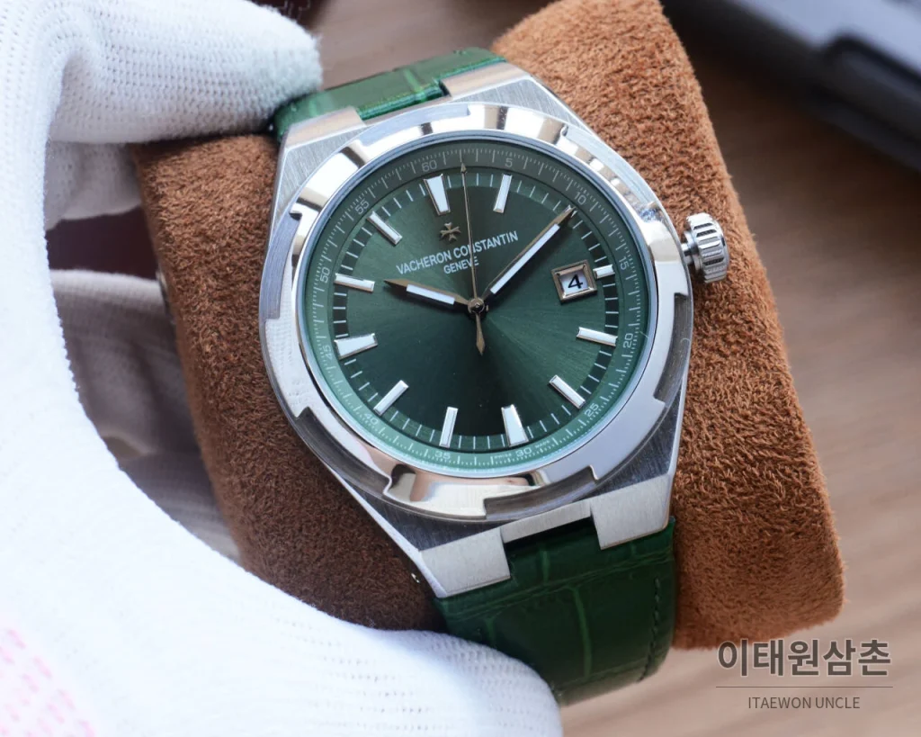바쉐론콘스탄틴 오버시즈 오토매틱 41mm 녹색 브라운 가죽 스트랩