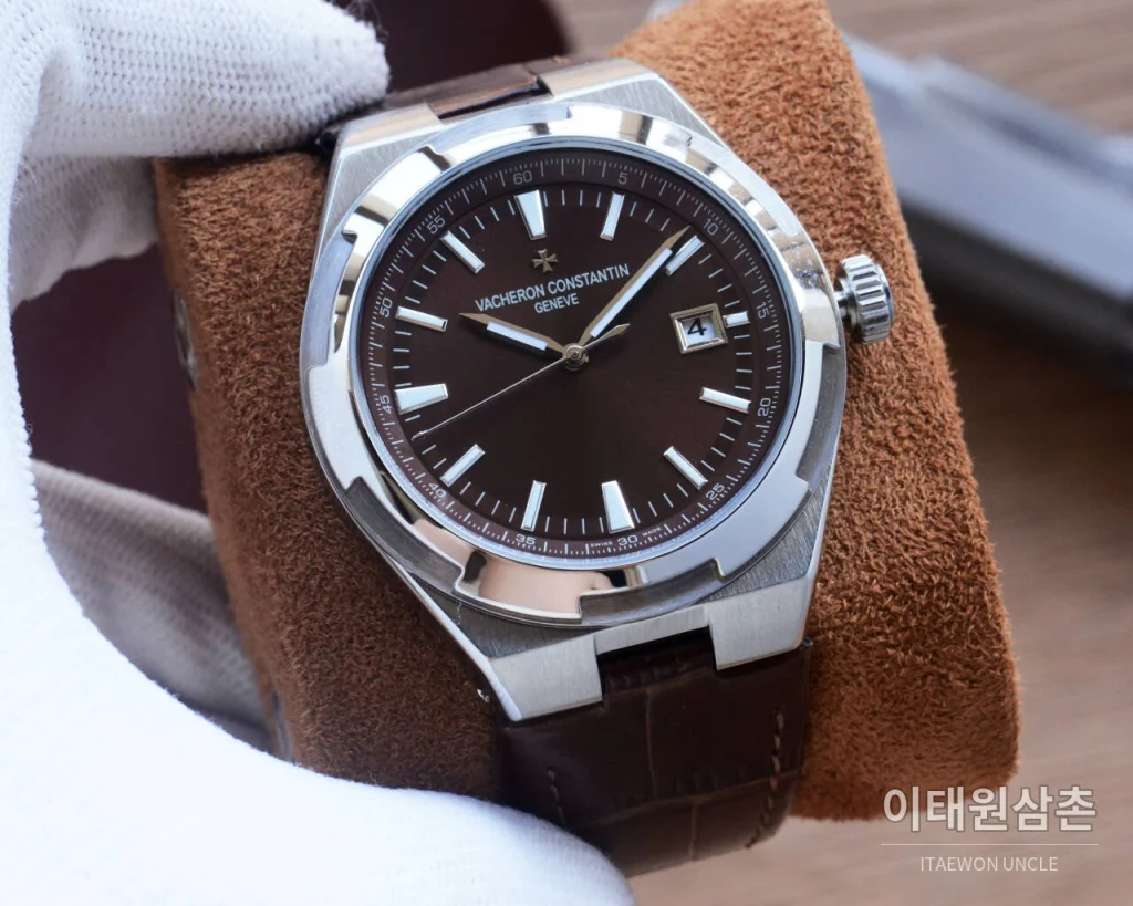 바쉐론콘스탄틴 오버시즈 오토매틱 41mm 녹색 브라운 가죽 스트랩