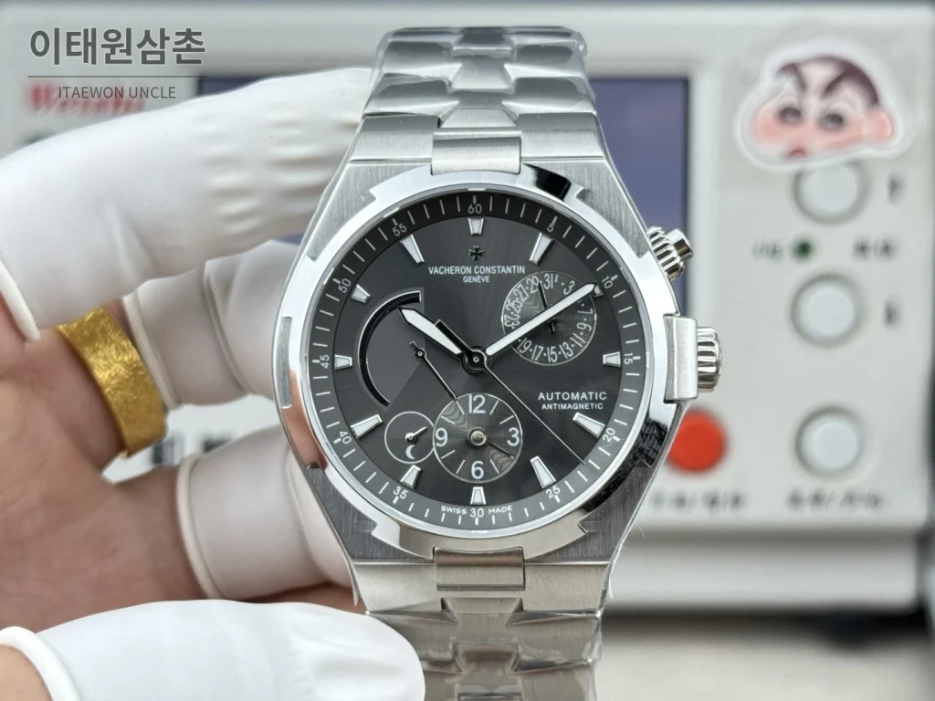 바쉐론콘스탄틴 오버시즈 듀얼타임 파워리저브 오토매틱 42mm 블루 스틸 브레이슬릿 (4)