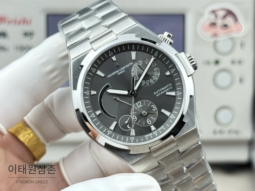 바쉐론콘스탄틴 오버시즈 듀얼타임 파워리저브 오토매틱 42mm 블루 스틸 브레이슬릿 (4)