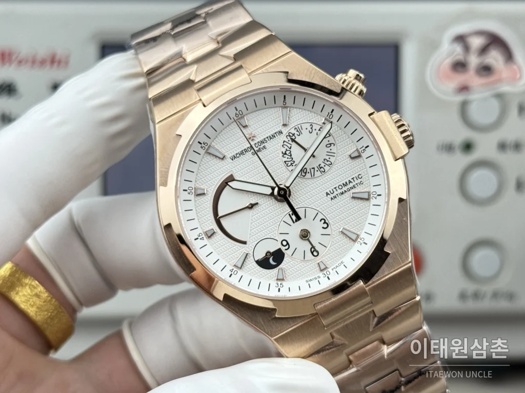바쉐론콘스탄틴 오버시즈 듀얼타임 파워리저브 오토매틱 42mm 블루 로즈골드 브레이슬릿 로즈골드 케이스 (4)