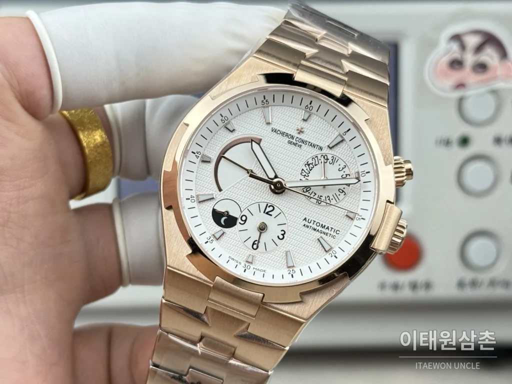 바쉐론콘스탄틴 오버시즈 듀얼타임 파워리저브 오토매틱 42mm 블루 로즈골드 브레이슬릿 로즈골드 케이스 (4)