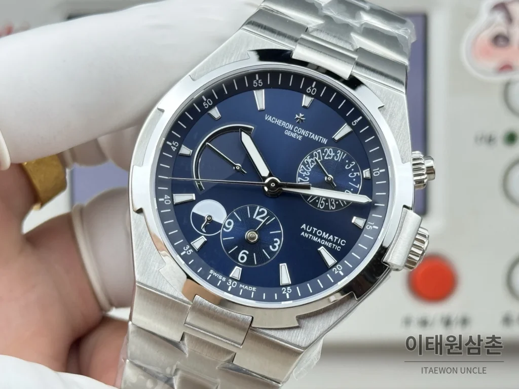 바쉐론콘스탄틴 오버시즈 듀얼타임 파워리저브 오토매틱 42mm 블루 스틸 브레이슬릿 (3)