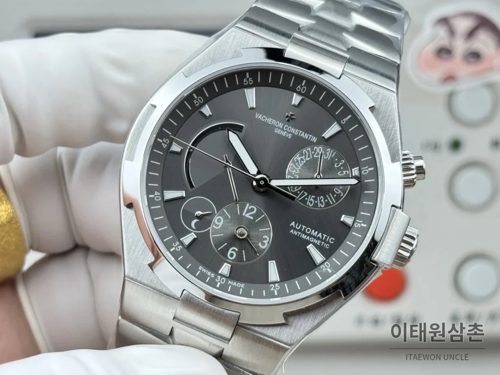 바쉐론콘스탄틴 오버시즈 듀얼타임 파워리저브 오토매틱 42mm 블루 스틸 브레이슬릿 (4)
