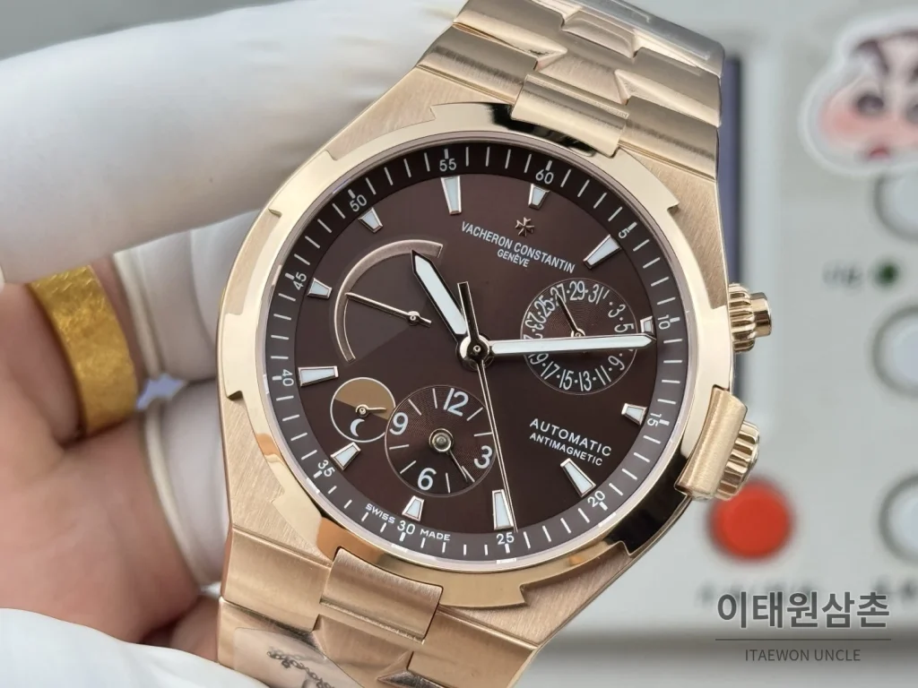 바쉐론콘스탄틴 오버시즈 듀얼타임 파워리저브 오토매틱 42mm 블루 로즈골드 브레이슬릿 로즈골드 케이스 (2)