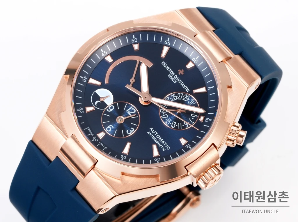 바쉐론콘스탄틴 오버시즈 로즈골드스틸 듀얼타임 네이비다이얼 러버밴드 오토매틱 42mm