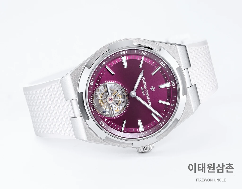 바쉐론콘스탄틴 오버시즈 스틸 버건디다이얼 투르비용 기계식 화이트러버밴드 42.5mm