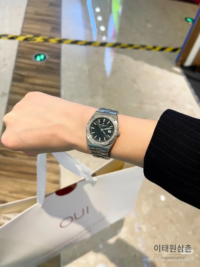바쉐론콘스탄틴 오버시즈 스틸 선레이 다이얼 쿼츠 33mm (2)