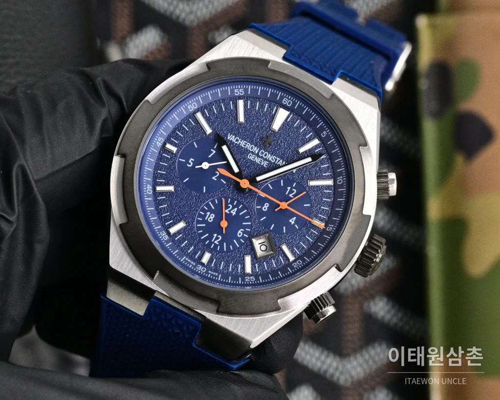 바쉐론콘스탄틴 오버시즈 투르비용 42.5mm 네이비 다이얼 블루 러버 스트랩