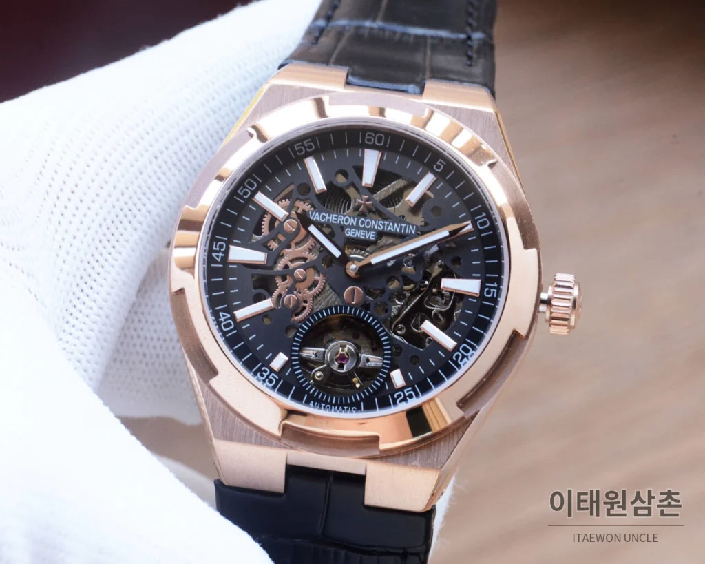 바쉐론콘스탄틴 오버시즈 투르비용 42.5mm 스켈레톤 다이얼 그린 가죽 스트랩