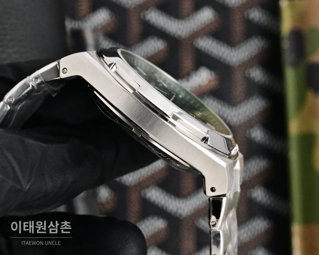 바쉐론콘스탄틴 오버시즈 투르비용 42.5mm 그린 다이얼 스틸 브레이슬릿