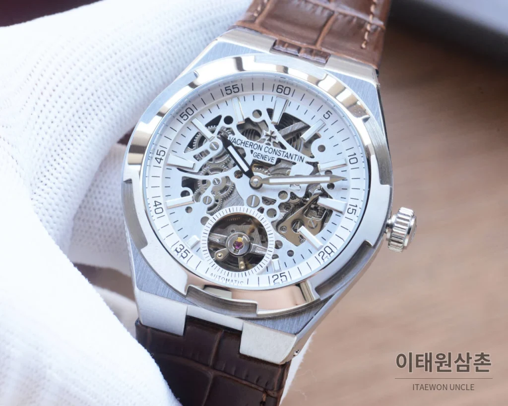 바쉐론콘스탄틴 오버시즈 투르비용 42.5mm 스켈레톤 다이얼 네이비 가죽 스트랩