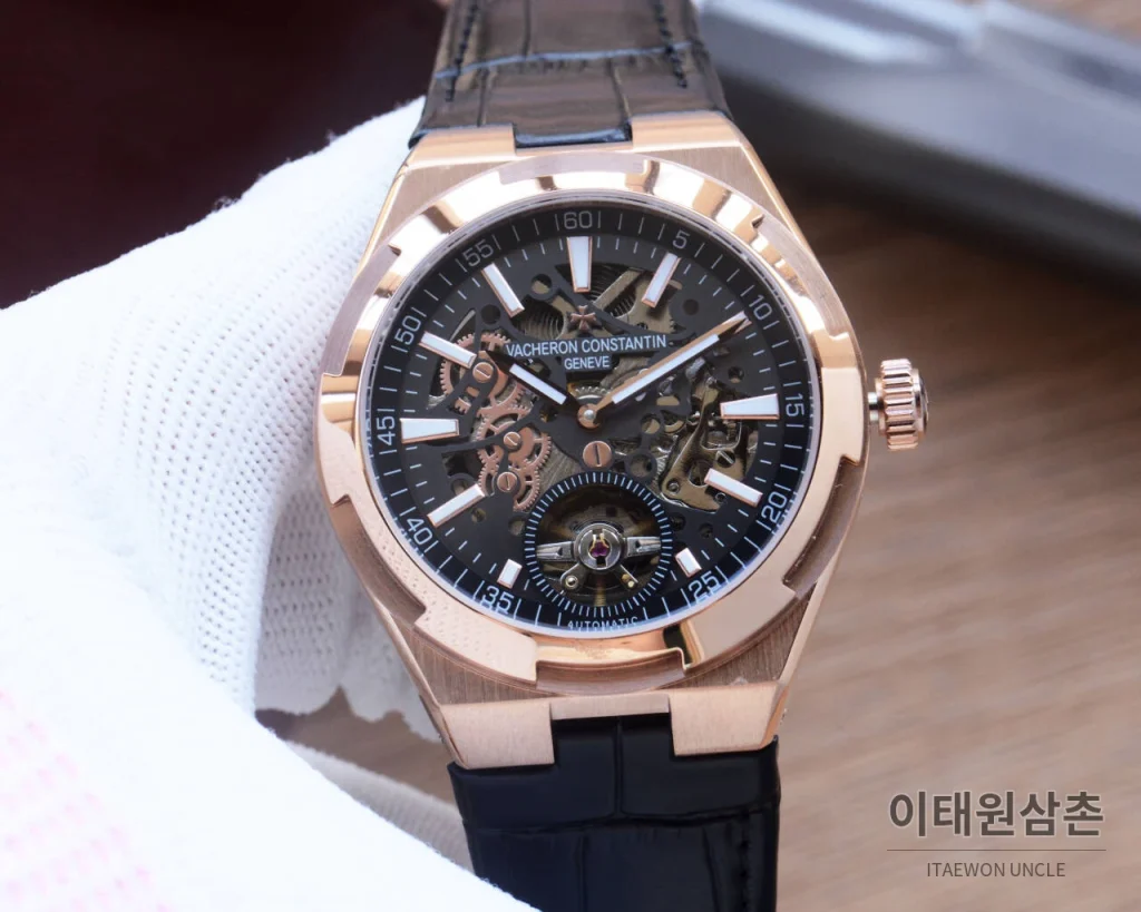 바쉐론콘스탄틴 오버시즈 투르비용 42.5mm 스켈레톤 다이얼 그린 가죽 스트랩