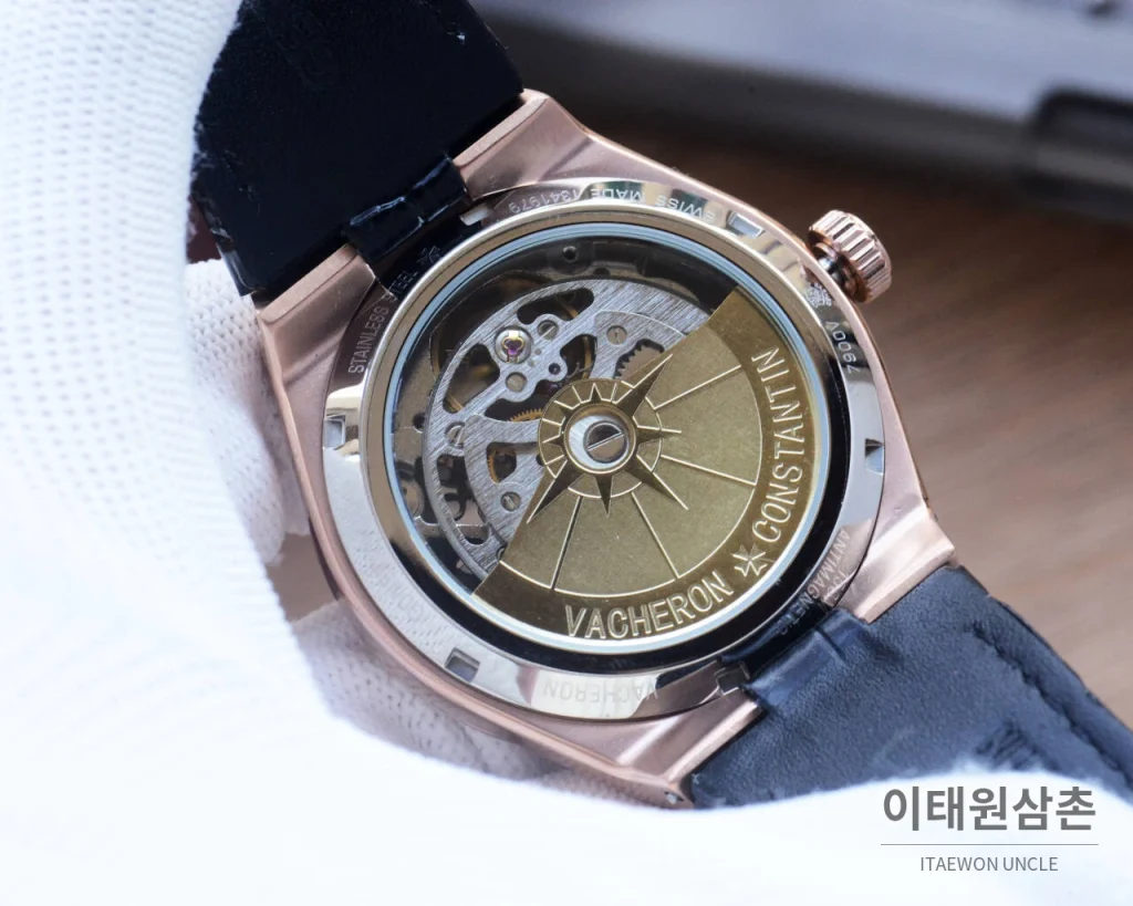 바쉐론콘스탄틴 오버시즈 투르비용 42.5mm 스켈레톤 다이얼 그린 가죽 스트랩
