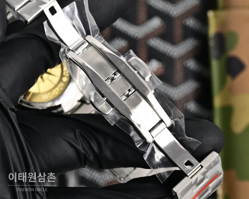 바쉐론콘스탄틴 오버시즈 투르비용 42.5mm 그린 다이얼 스틸 브레이슬릿