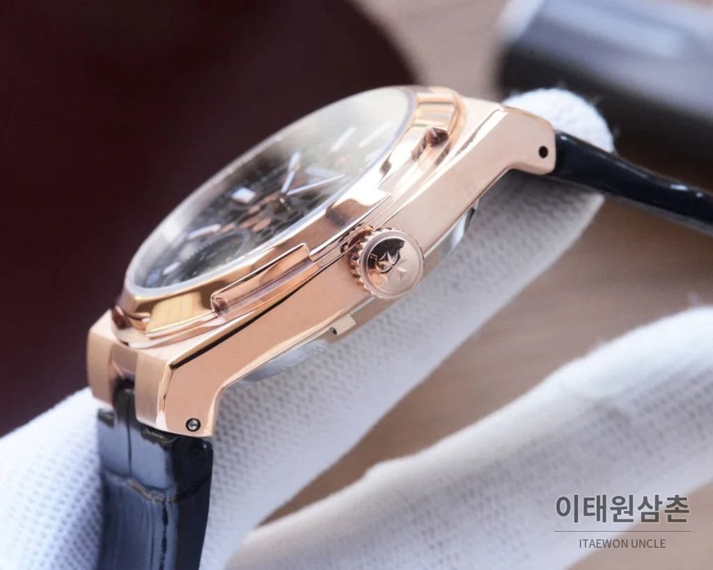 바쉐론콘스탄틴 오버시즈 투르비용 42.5mm 스켈레톤 다이얼 그린 가죽 스트랩