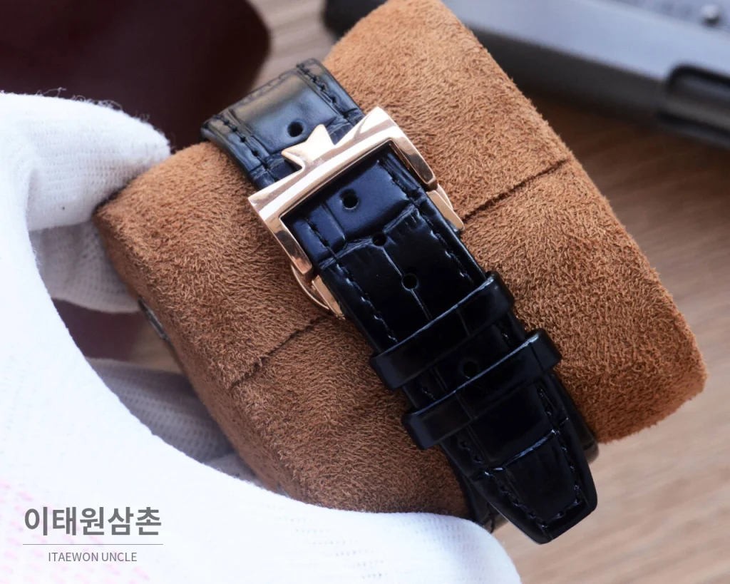 바쉐론콘스탄틴 오버시즈 투르비용 42.5mm 스켈레톤 다이얼 그린 가죽 스트랩