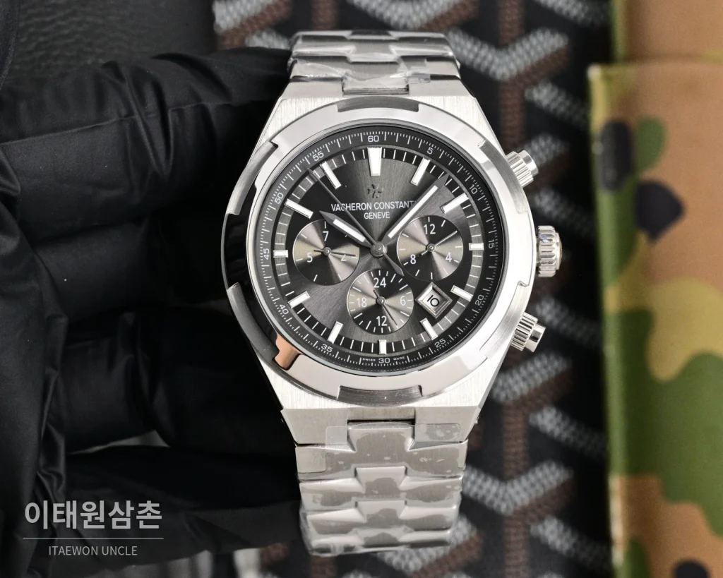 바쉐론콘스탄틴 오버시즈 투르비용 오토매틱 42.5mm 화이트 다이얼 스틸 브레이슬릿
