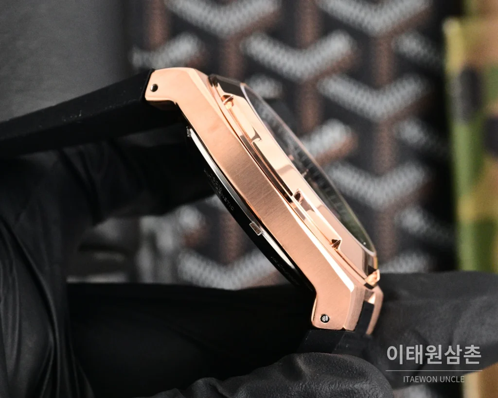 바쉐론콘스탄틴 오버시즈 투르비용 오토매틱 42.5mm 실버 다이얼 블랙 러버 스트랩