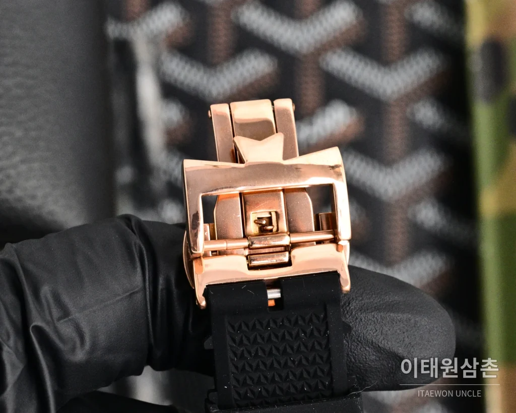 바쉐론콘스탄틴 오버시즈 투르비용 오토매틱 42.5mm 실버 다이얼 블랙 러버 스트랩