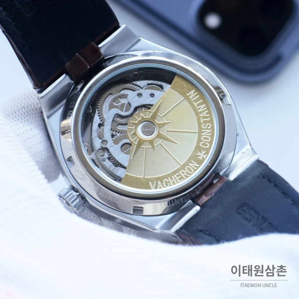 바쉐론콘스탄틴 오버시즈 투르비용 오토매틱 42.5mm (2)