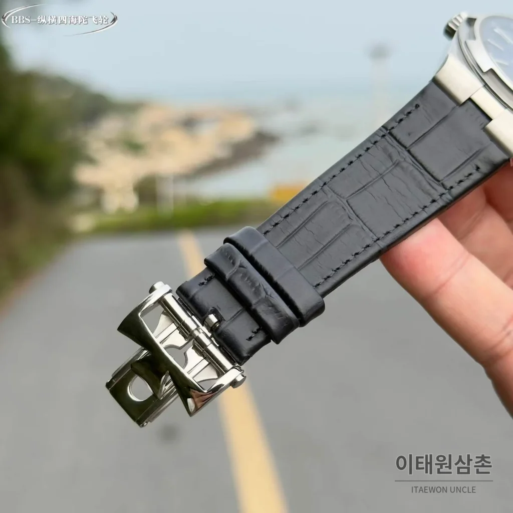 바쉐론콘스탄틴 오버시즈 투르비용 블루다이얼 스틸 오토매틱 42.5mm 블랙 가죽 스트랩