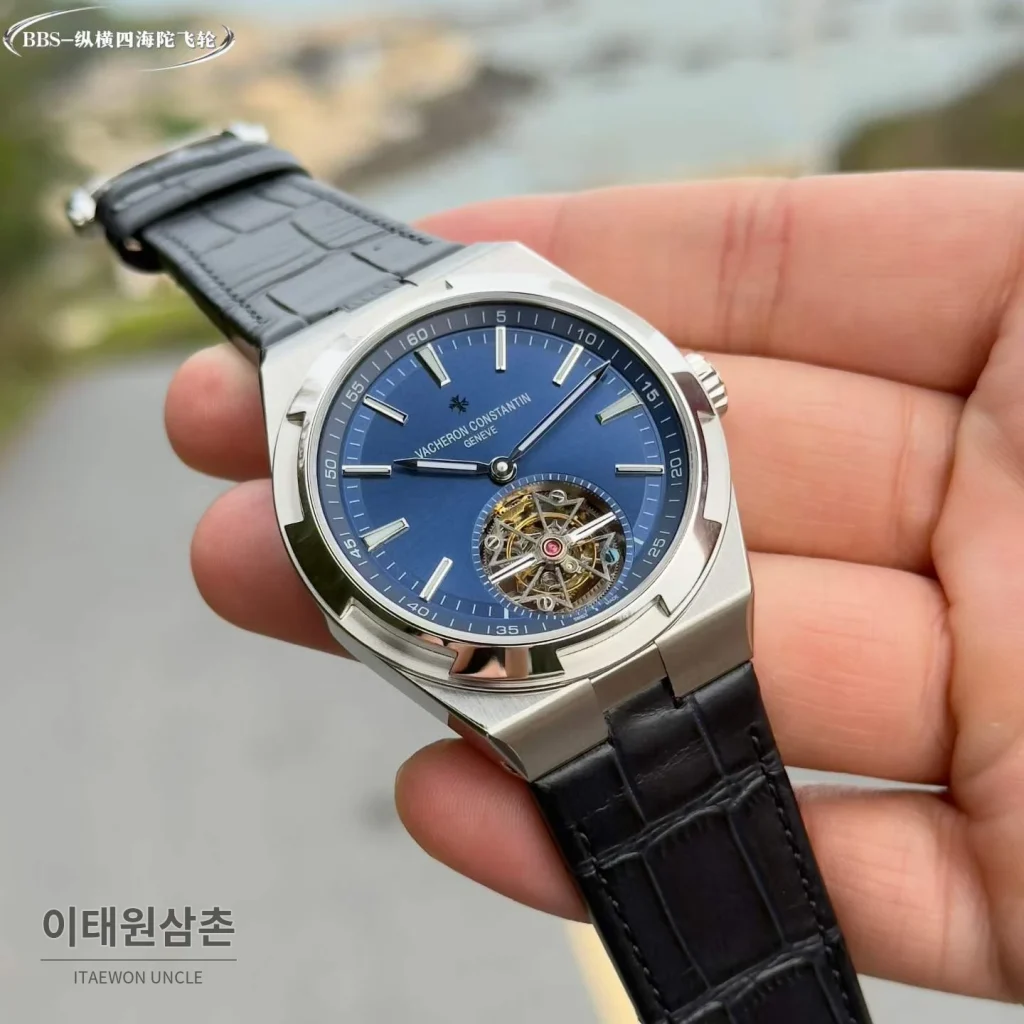 바쉐론콘스탄틴 오버시즈 투르비용 블루다이얼 스틸 오토매틱 42.5mm 블랙 가죽 스트랩