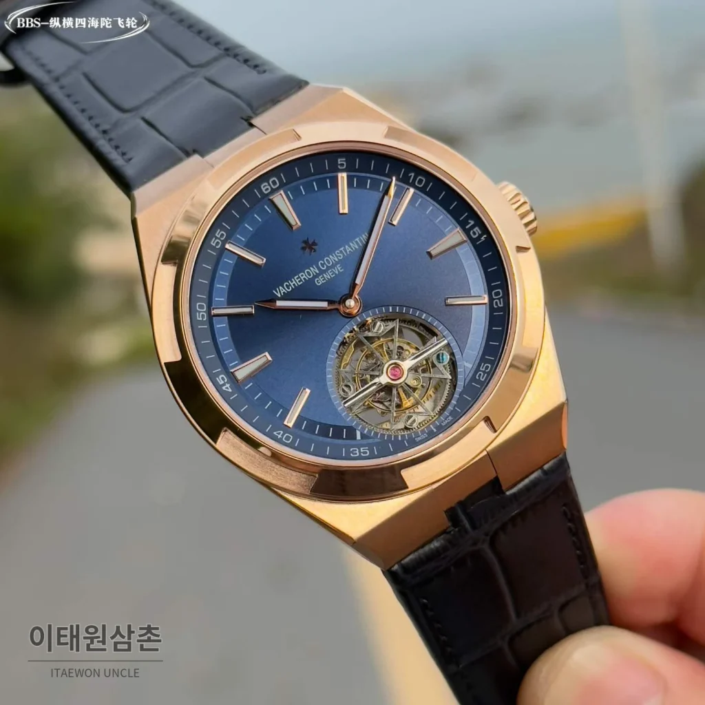 바쉐론콘스탄틴 오버시즈 투르비용 블루다이얼 스틸 오토매틱 42.5mm 네이비 가죽 스트랩