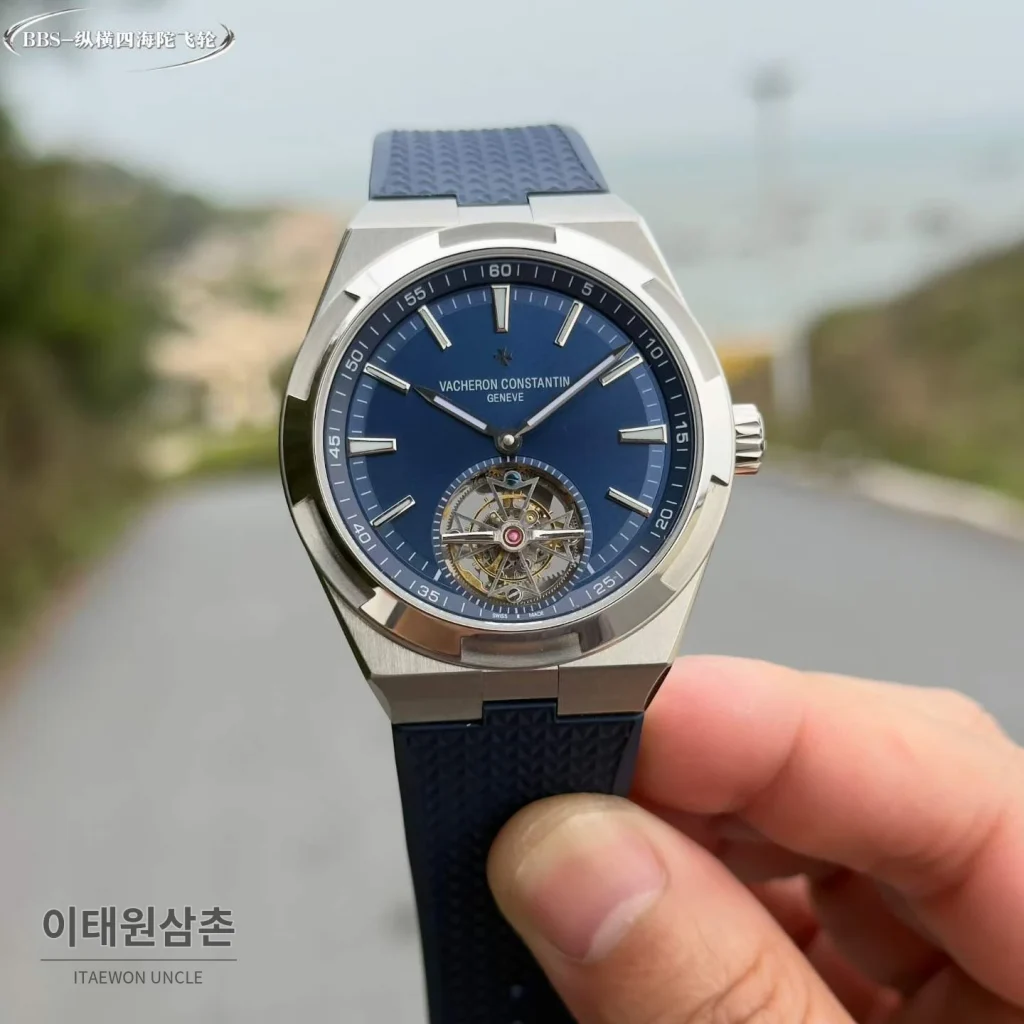 바쉐론콘스탄틴 오버시즈 투르비용 블루다이얼 스틸 오토매틱 42.5mm 네이비 러버 스트랩