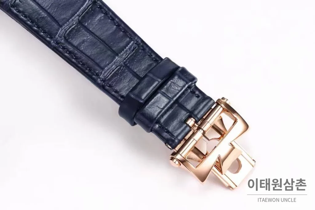 바쉐론콘스탄틴 콘스탄틴 오버시즈 투르비용 블루 다이얼 오토매틱 42.5mm 네이비 가죽 스트랩 로즈골드 베젤
