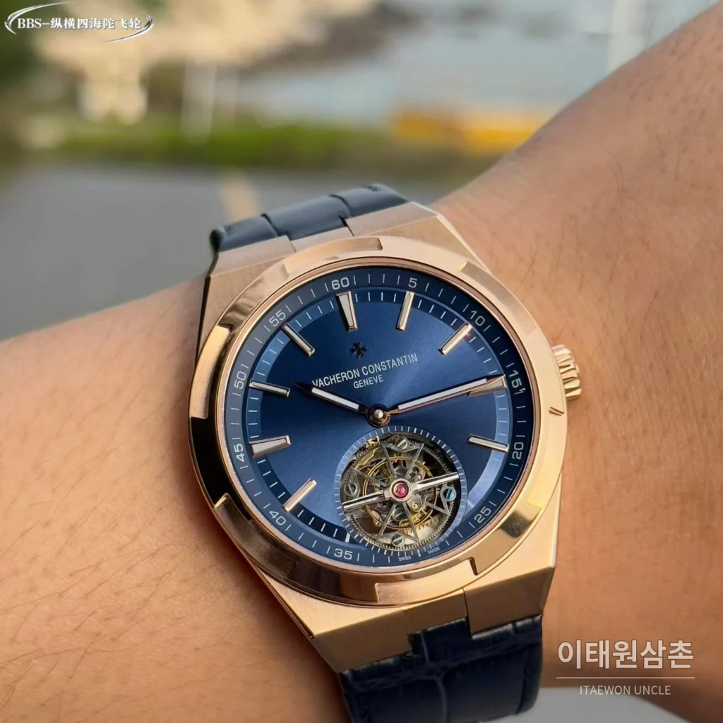 바쉐론콘스탄틴 오버시즈 투르비용 블루다이얼 스틸 오토매틱 42.5mm 네이비 가죽 스트랩