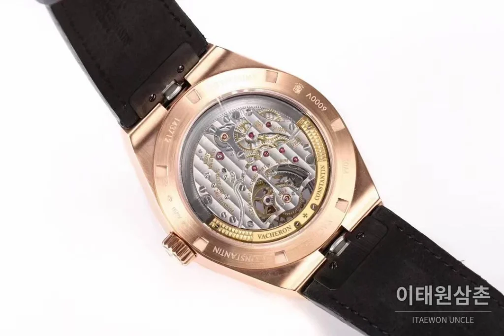 바쉐론콘스탄틴 콘스탄틴 오버시즈 투르비용 블루 다이얼 오토매틱 42.5mm 네이비 가죽 스트랩 로즈골드 베젤