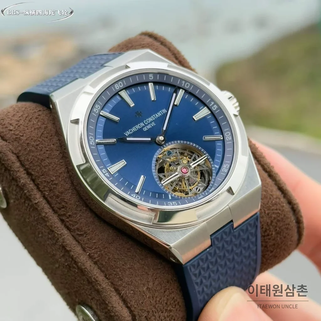바쉐론콘스탄틴 오버시즈 투르비용 블루다이얼 스틸 오토매틱 42.5mm 네이비 러버 스트랩