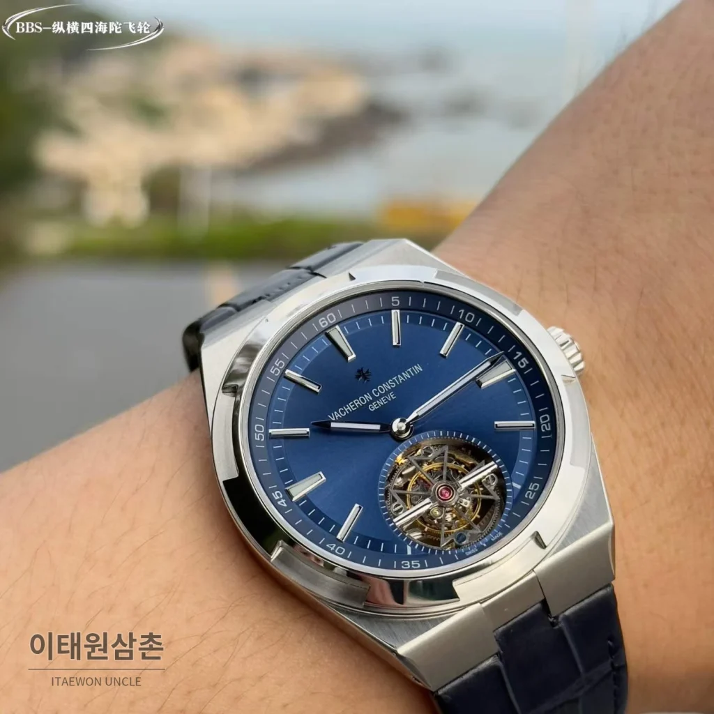 바쉐론콘스탄틴 오버시즈 투르비용 블루다이얼 스틸 오토매틱 42.5mm 블랙 가죽 스트랩