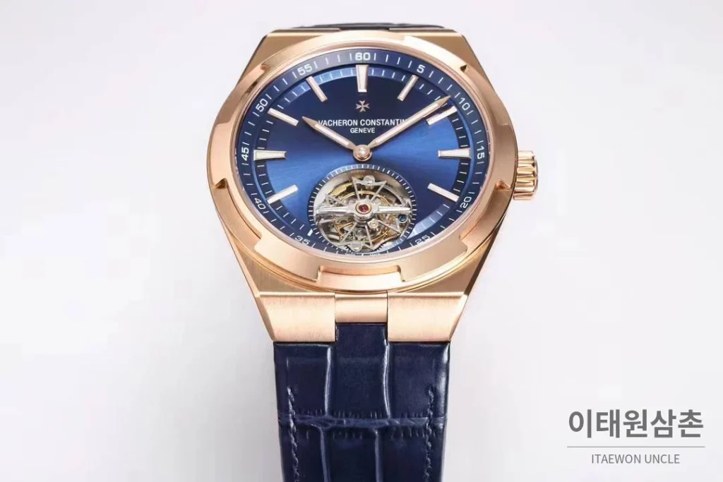 바쉐론콘스탄틴 콘스탄틴 오버시즈 투르비용 블루 다이얼 오토매틱 42.5mm 네이비 가죽 스트랩 로즈골드 베젤