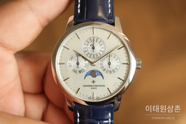 바쉐론콘스탄틴 패트리모니 퍼페추얼 캘린더 스틸 울트라씬 오토매틱 41mm 실버 네이비 가죽 스트랩