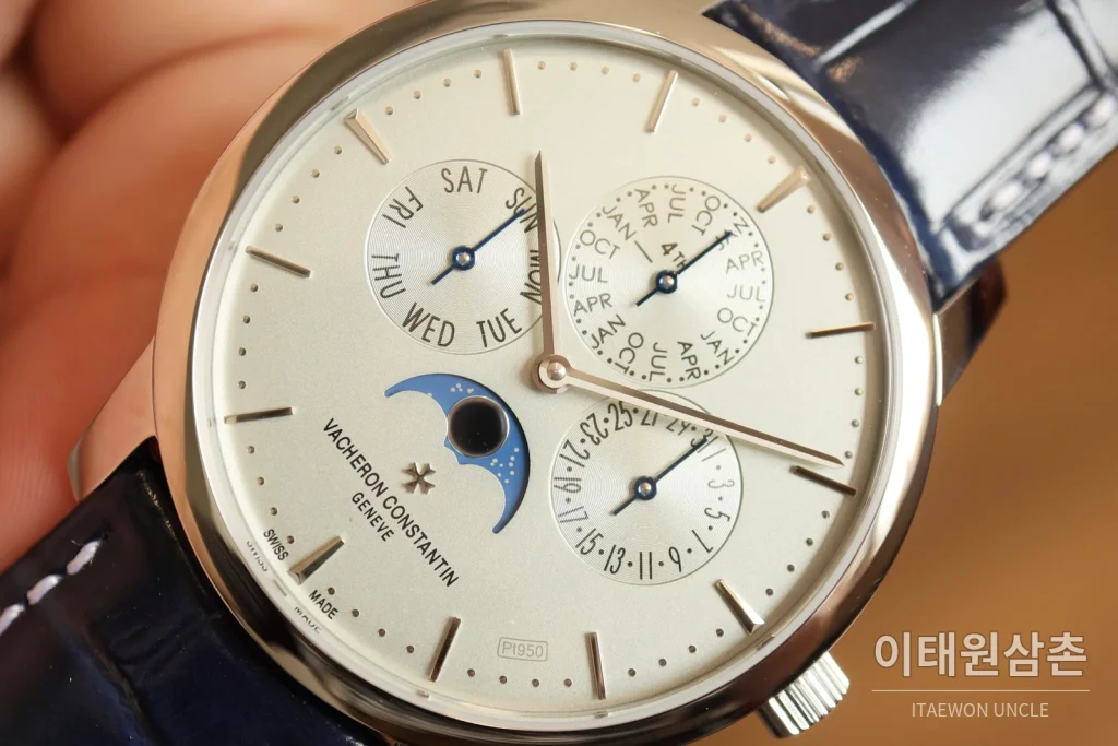 바쉐론콘스탄틴 패트리모니 퍼페추얼 캘린더 스틸 울트라씬 오토매틱 41mm 실버 네이비 가죽 스트랩