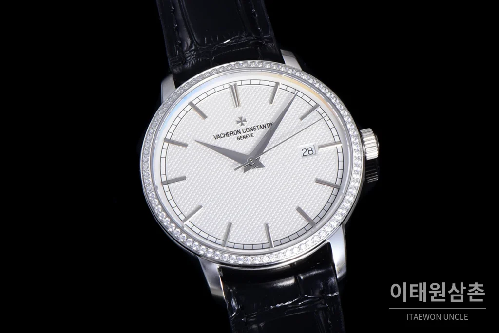 바쉐론콘스탄틴 트래디셔널 스틸 실버다이얼 오토매틱 40mm 블랙 가죽 스트랩 실버 베젤