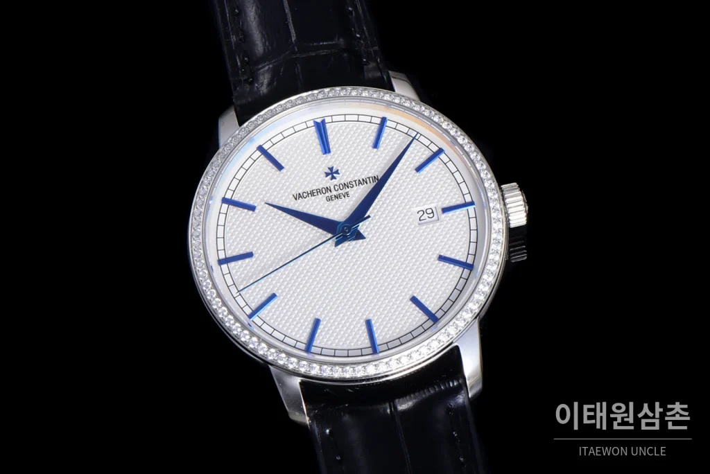 바쉐론콘스탄틴 트래디셔널 스틸 실버다이얼 오토매틱 40mm 블랙 가죽 스트랩 실버 베젤 (2)