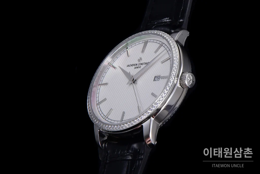 바쉐론콘스탄틴 트래디셔널 스틸 실버다이얼 오토매틱 40mm 블랙 가죽 스트랩 실버 베젤