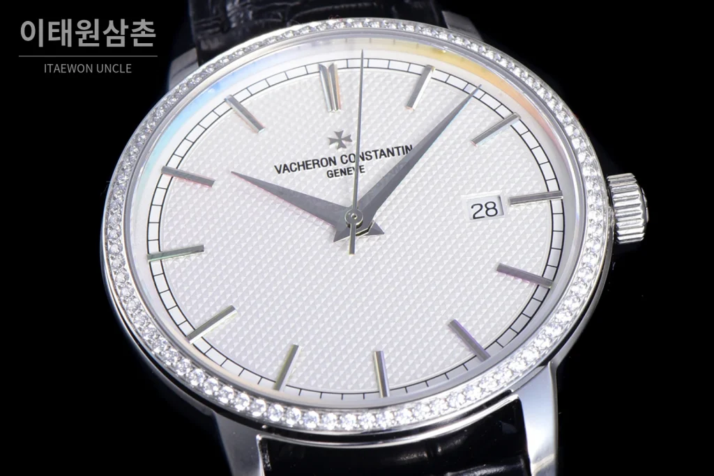 바쉐론콘스탄틴 트래디셔널 스틸 실버다이얼 오토매틱 40mm 블랙 가죽 스트랩 실버 베젤