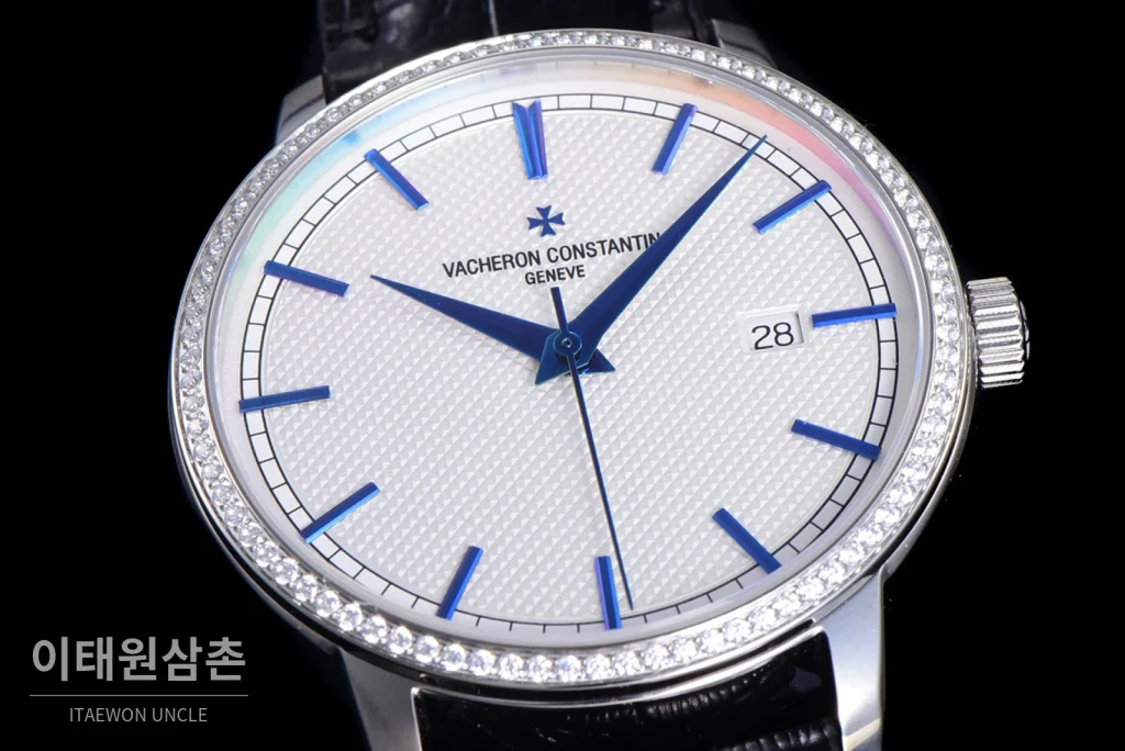 바쉐론콘스탄틴 트래디셔널 스틸 실버다이얼 오토매틱 40mm 블랙 가죽 스트랩 실버 베젤 (2)