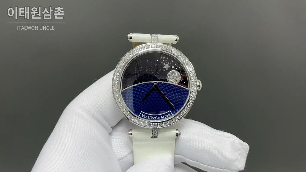 반클리프아펠 아펠 포에틱 컴플리케이션 여성 기계식 워치 38mm 블루 다이얼 화이트 러버 스트랩