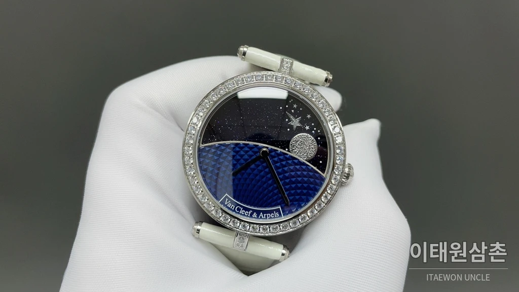 반클리프아펠 아펠 포에틱 컴플리케이션 여성 기계식 워치 38mm 블루 다이얼 화이트 러버 스트랩