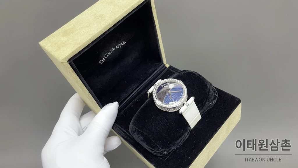 반클리프아펠 아펠 포에틱 컴플리케이션 여성 기계식 워치 38mm 블루 다이얼 화이트 러버 스트랩