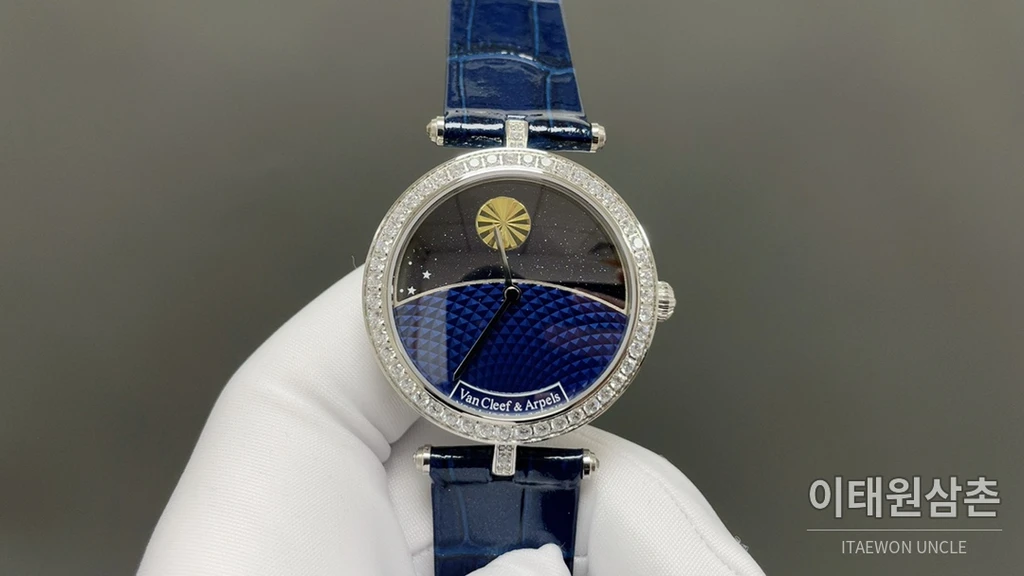 반클리프아펠 아펠 포에틱 컴플리케이션 여성 기계식 워치 38mm 블루 다이얼 네이비 가죽 스트랩