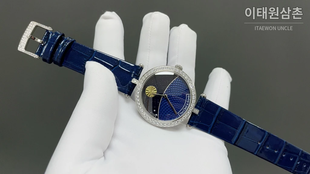 반클리프아펠 아펠 포에틱 컴플리케이션 여성 기계식 워치 38mm 블루 다이얼 네이비 가죽 스트랩