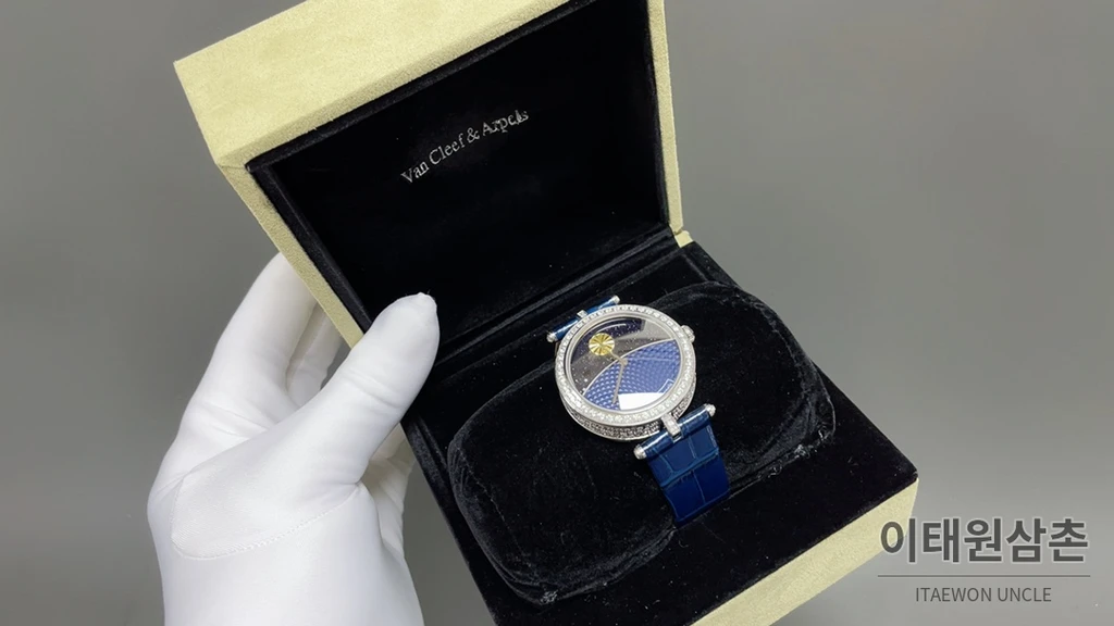 반클리프아펠 아펠 포에틱 컴플리케이션 여성 기계식 워치 38mm 블루 다이얼 네이비 가죽 스트랩